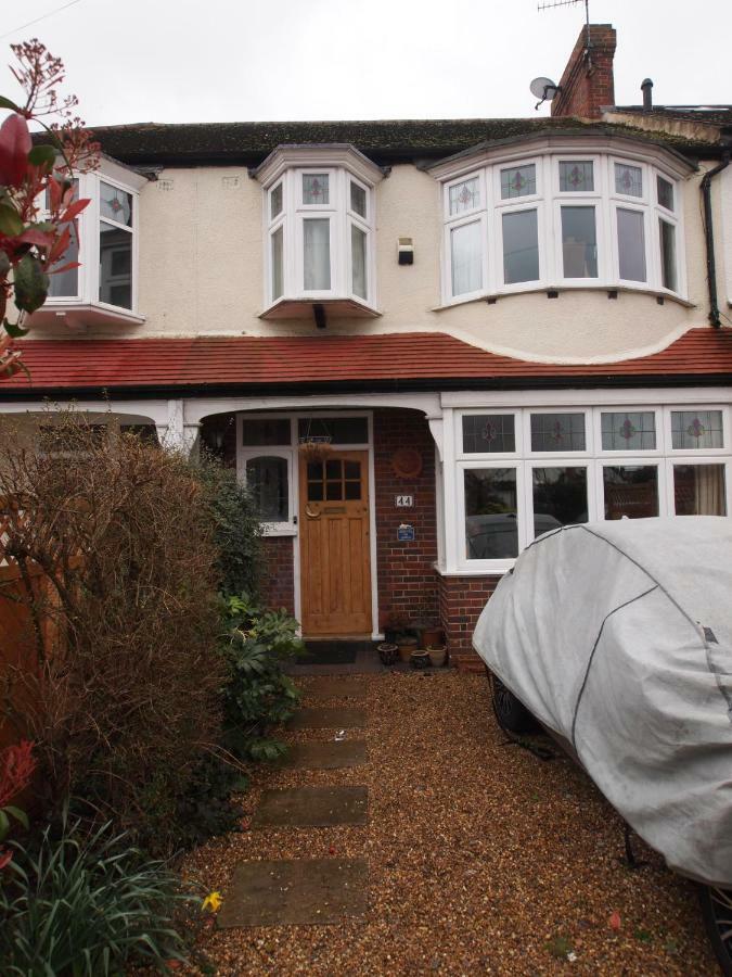 Friendly Home In South London Raynes Park Exterior foto